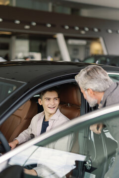 Automobile horsepower dealership modern exhibition buyer