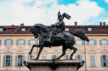 Obraz premium Famous statue in downtown Turin with blue sky