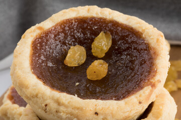 closeup of a batter tart showing the raisins on top