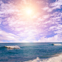 Sea and bright sun on sky . - 789599464