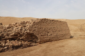 Antiquities of lagash in Iraq and Ancient ruins with cloudy sky 4000 years ago . old wall - obrazy, fototapety, plakaty