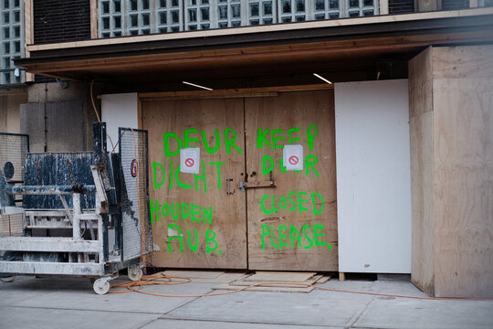 "Keep Door Closed Please"