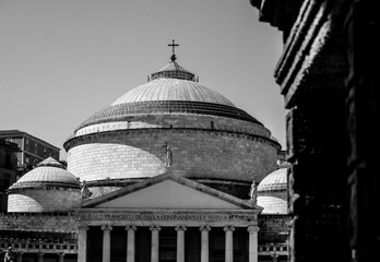 Campania,  Napoli, Basilica reale pontificia di San Francesco di Paola, colonne, architettura neoclassica, in bianco e nero