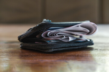 wallet full with receipts