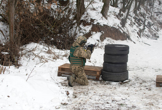 A Ukrainian soldier trains in shooting with a machine gun