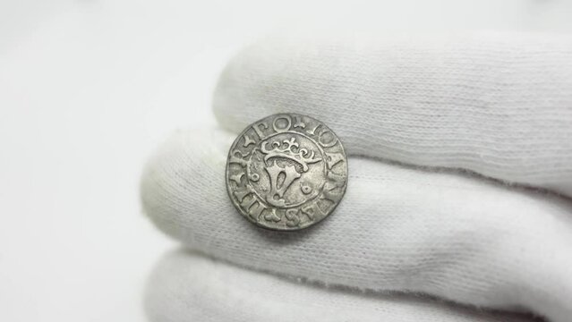 Portuguese silver coin from the reign of D. Jo&atilde;o III. Vint&eacute;m minted in Lisbon, 16th century
