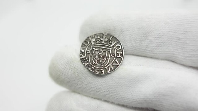 Portuguese silver coin from the reign of D. Jo&atilde;o III. Vint&eacute;m minted in Lisbon, 16th century