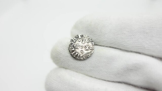 Portuguese silver coin from the reign of D. Jo&atilde;o IV. Vint&eacute;m minted in Lisbon, 17th century