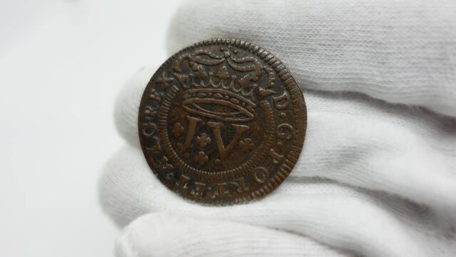 Portuguese copper coin of King João V. Obverse and reverse of the X Reis coin. On the obverse the coat of arms. On the reverse the value of the coin and the year 1721