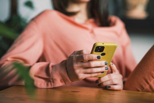 Casual Smartphone Use at Home