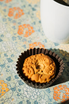 Cantonese Style Mooncake with Dragon Design