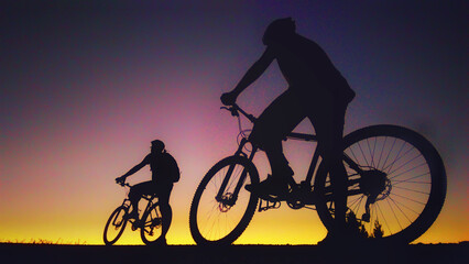 Obraz premium silhouette of a cyclist