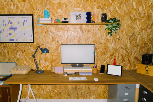 Uncluttered workspace