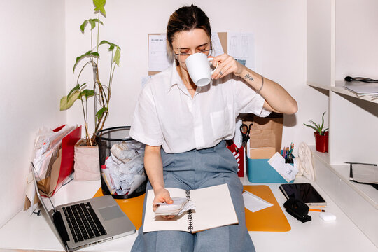 Having coffee business woman counting receipts sitting on office table
