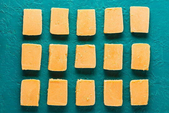 Pattern of small panelitas on a green background