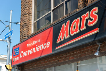 Fototapeta premium exterior building and sign of New Manor Convenience located at 621 Mount Pleasant Road in Toronto, Canada