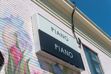 Fototapeta premium Piano Piano, an Italian restaurant, located at 623 Mount Pleasant Road in Toronto, Canada