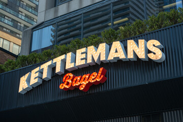 Fototapeta premium exterior buildings and sign of Kettlemans Bagel located at 40 Eglinton Avenue East in Toronto, Canada
