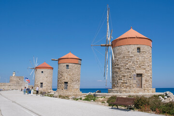 Windmühlen am Mandraki Hafen, Rhodos - 789705252