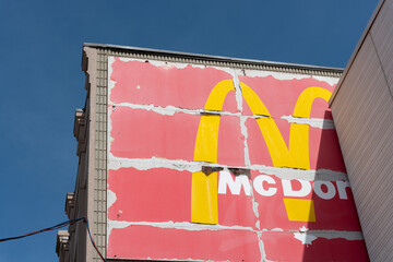 Naklejka premium ghost sign of McDonald's on the side of a building in Toronto, Canada