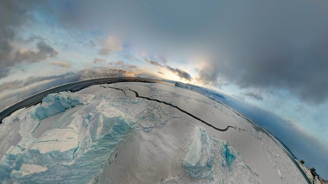 Crack fragments Arctic sea ice