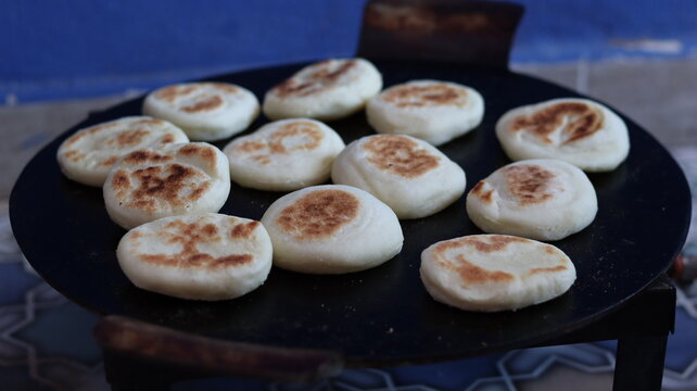 Delicious Homemade Moroccan Flatbread Easy Batbout Recipe for Any Occasion
