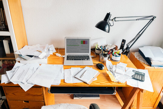 concept of desktop clutter