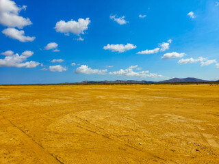 camino desertico que conduce al cabo de la vela, en la guajira colombiana, lugar de gran belleza...