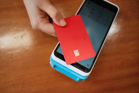 cashless transaction with credit card and non contact pos terminal