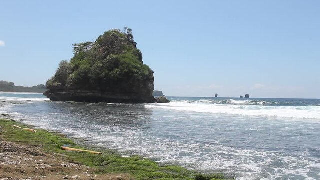 The beauty of the Parangdowo beach beach scenery with big waves