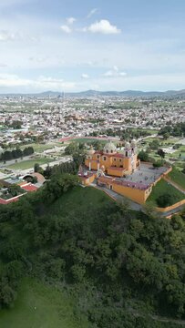 Cholula Puebla , Mexico  Iglesia sobre pir&aacute;mide 