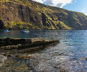 Small Boats And Snorkelers on Kealakekua Bay, The Captain Cook Monument Trail, Captain Cook, Hawaii Island, Hawaii, USA