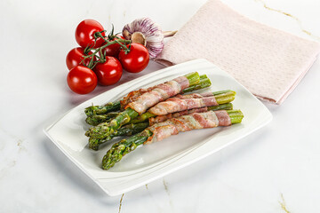 Grilled asparagus with bacon