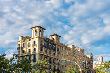 Historische Gebäude in der Stadt Barcelona, Spanien - 789895422