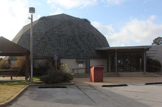 Whitehouse TX - January 6, 2024: Geodesic Building Used As Community Library Located in Whitehouse TX