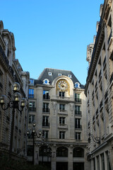 Paris - Rue des Italiens - Horloge sur immeuble