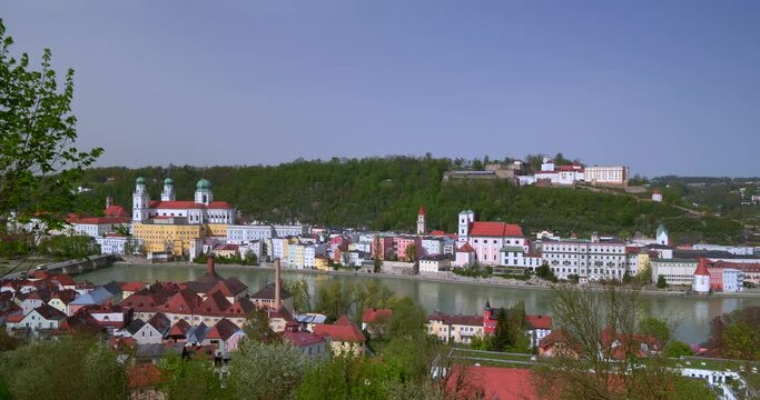 Blick auf Passau, Dom St. Stephan und Veste Oberhaus, Innseite, Niederbayern, Bayern, Deutschland
