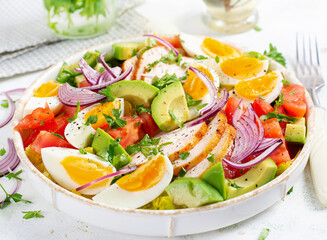 Healthy cobb salad with chicken, avocado, tomato, red onions and eggs. American food. - 790033446