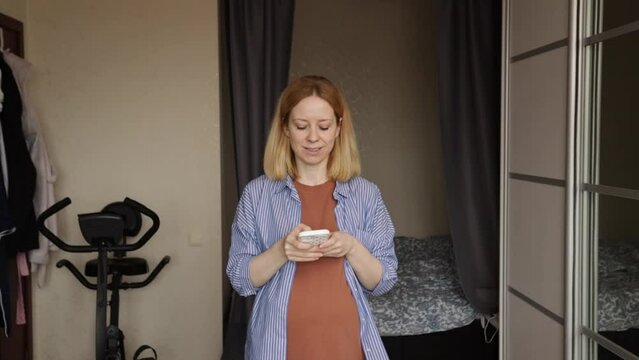 Pregnant woman using phone, reading articles on prenatal care, educating herself about pregnancy, embracing digital resources for maternal health