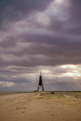 Der Strand in Cuxhaven im Hintergrund die Kugelbake.