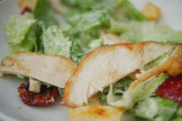 vegetable salad with grilled chicken 
