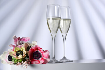 Two glasses with champagne and flowers - 790176633