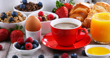 Breakfast served with coffee, juice, croissants and fruits - 790187021