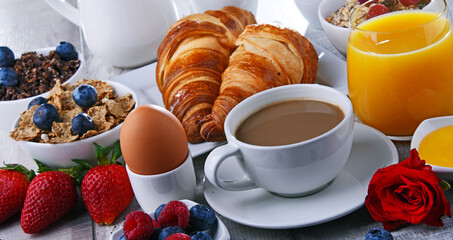 Breakfast served with coffee, juice, croissants and fruits - 790187023