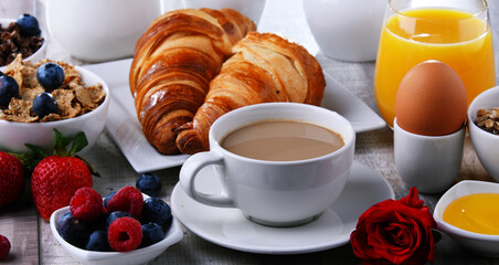 Breakfast served with coffee, juice, croissants and fruits - 790187024