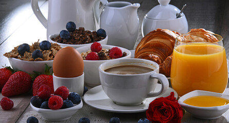 Breakfast served with coffee, juice, croissants and fruits - 790187025
