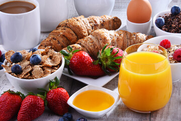 Breakfast served with coffee, juice, croissants and fruits - 790187040