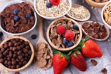 Bowls with different sorts of breakfast cereal products - 790193623