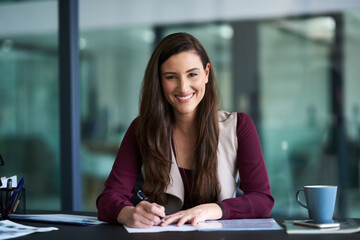 Obraz premium Portrait, woman and notes in office for admin, brainstorming and planning schedule for internship. Happiness, documents and girl writing at desk for paperwork, project and business report for company