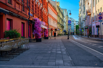 Street with tables of cafe in center of Moscow in Russia. Cozy cityscape in Moscow. Architecture and landmarks of Moscow. - 790254437